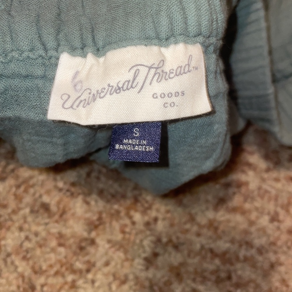 Universal Threads Shorts - Picture 3 of 3